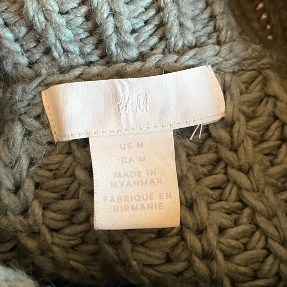 green sweater - Picture 2 of 2